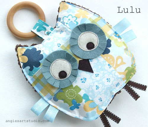 Lulu Crinkle Owl wood teething ring