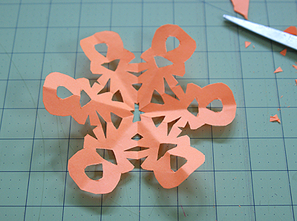 How to make paper snowflakes